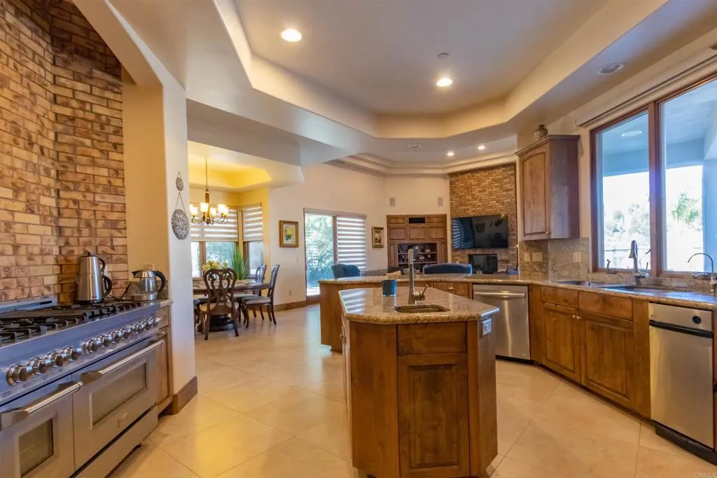 https://cdn.realtyfeed.com/cdn/127/305037268/4e33651b5676800a1947c231bf24129b.webp