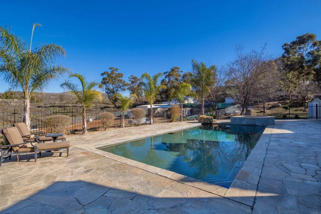 https://cdn.realtyfeed.com/cdn/127/305037268/c20dfe4b2ee2ba87a5b7f3a4a82df8c4.webp