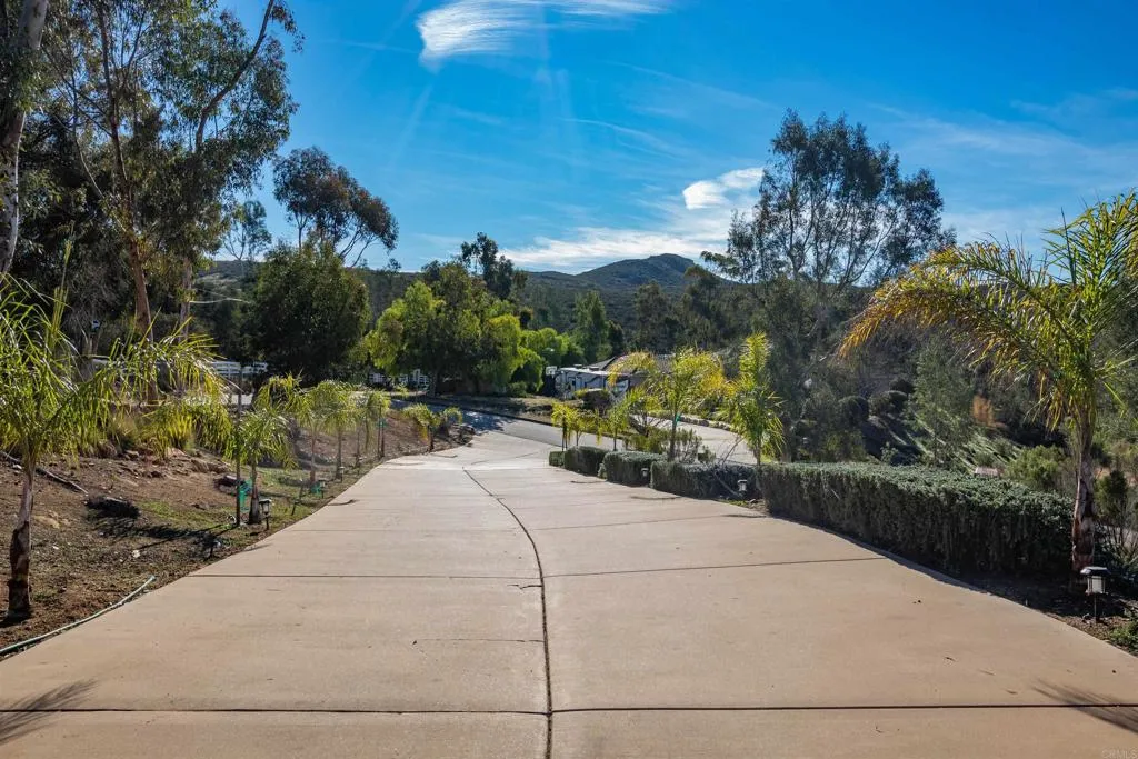 https://cdn.realtyfeed.com/cdn/127/305037268/e2b23cf0b27e4e41bacf064b4c467761.webp