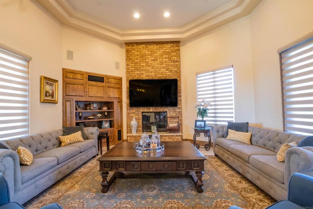 https://cdn.realtyfeed.com/cdn/127/305037268/e83ddefda3e5ec7452f480ae7826c4f1.webp