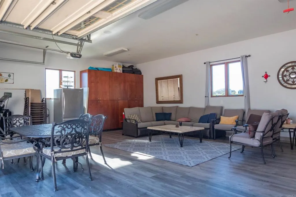 https://cdn.realtyfeed.com/cdn/127/305037268/ee00f5edf0a89a2f0cec67a34907d4a2.webp