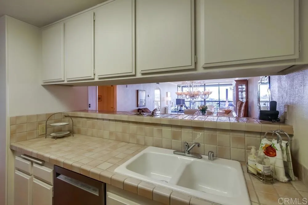 https://cdn.realtyfeed.com/cdn/127/305042835/42dffaf88c8b4775595395f294770957.webp