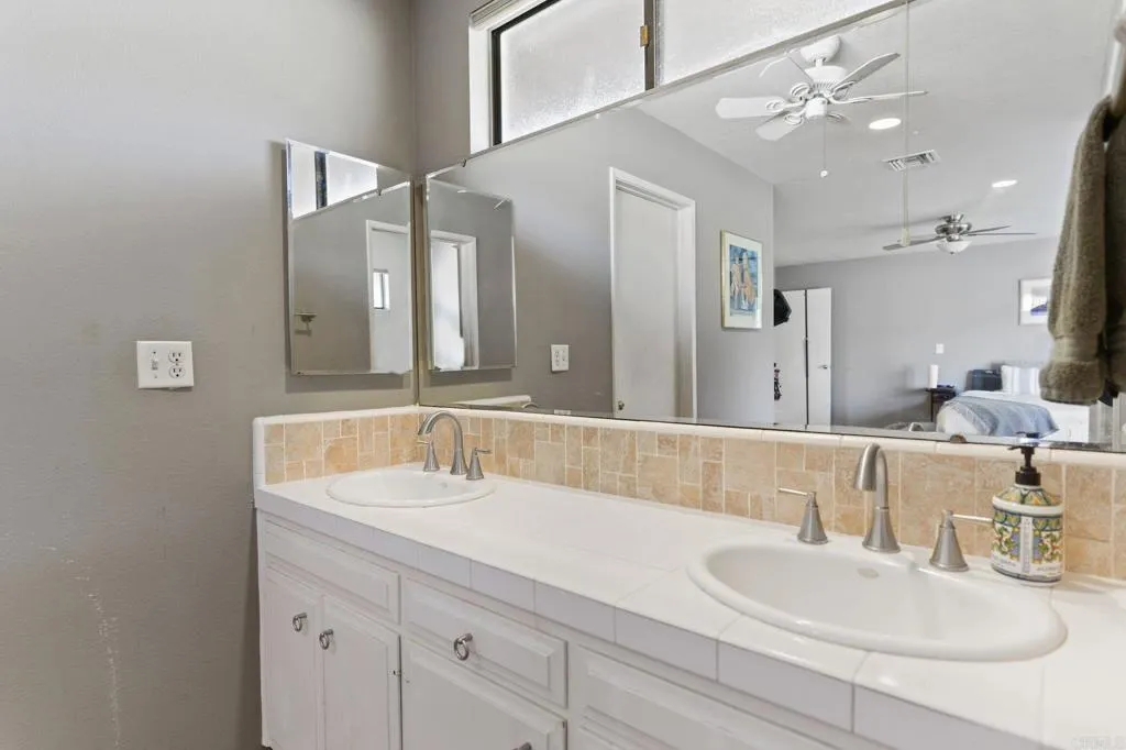 https://cdn.realtyfeed.com/cdn/127/305048962/fdb2b5f85a8cbb7dc941700b446266ae.webp