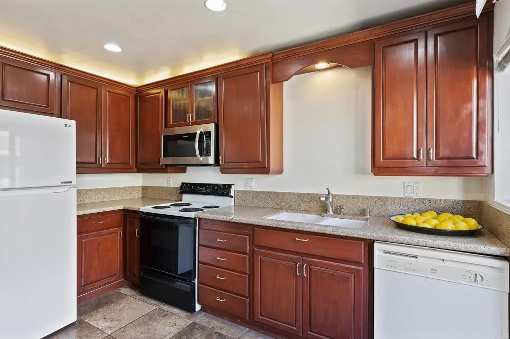 https://cdn.realtyfeed.com/cdn/127/305049873/8d49ecb83d354a90e3124e5bf2b282b6.webp