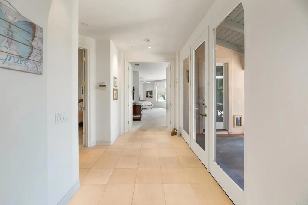 https://cdn.realtyfeed.com/cdn/127/305062743/10fbca26bfe7658425983433abceeb21.webp