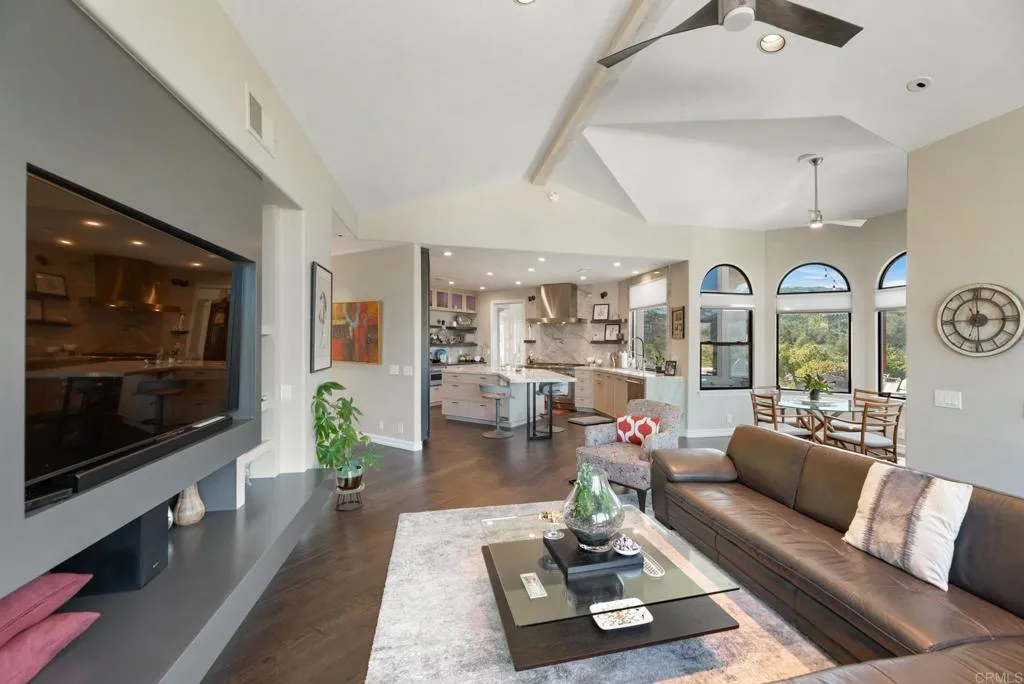 https://cdn.realtyfeed.com/cdn/127/305062743/19d7b57ad7cc8fca1fe5e1da36269100.webp