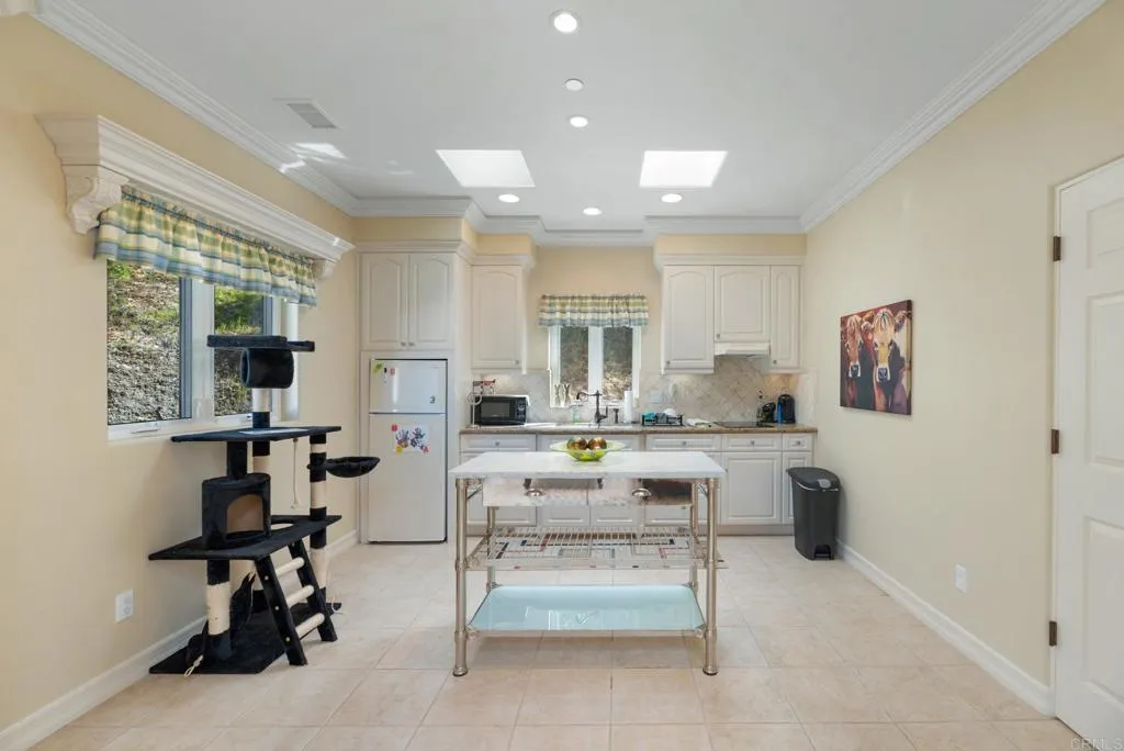 https://cdn.realtyfeed.com/cdn/127/305062743/7cfdab3653457ace26c7d79e31282acb.webp