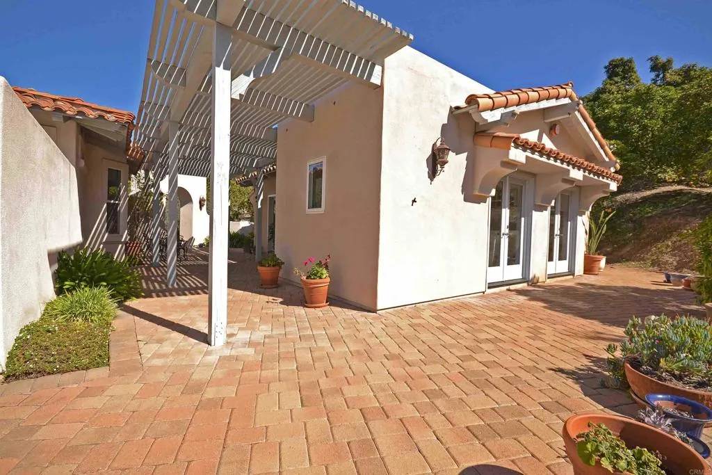 https://cdn.realtyfeed.com/cdn/127/305062743/8739c1e8bd9928d925556cf37f4cf51f.webp