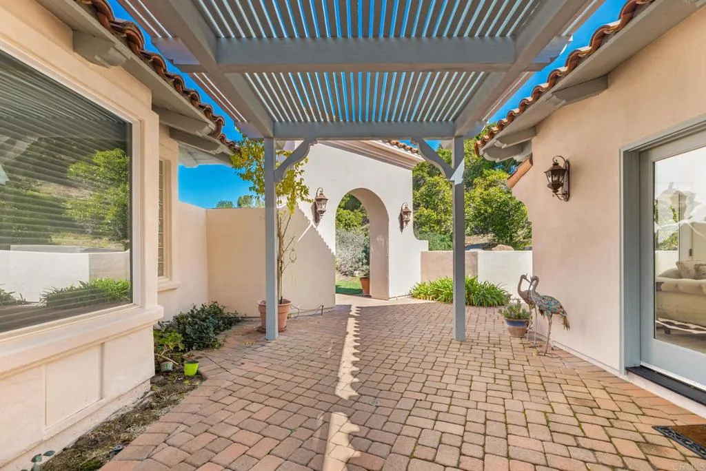 https://cdn.realtyfeed.com/cdn/127/305062743/8c2d16553469627585328845327cf396.webp