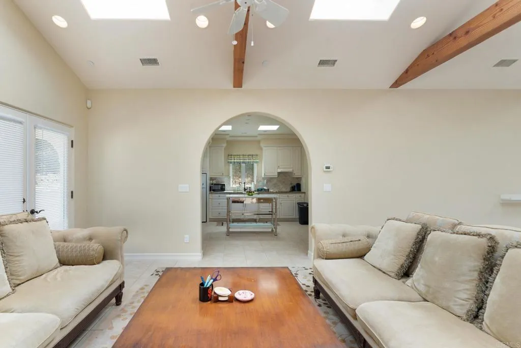 https://cdn.realtyfeed.com/cdn/127/305062743/99e1ada4051ed230f786edb6e4937333.webp