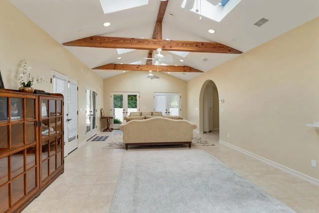 https://cdn.realtyfeed.com/cdn/127/305062743/9be275ec723d4173bddfbb82e4349213.webp