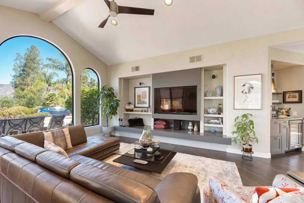 https://cdn.realtyfeed.com/cdn/127/305062743/cd145cc752e380d5bf31dd1842211cdc.webp