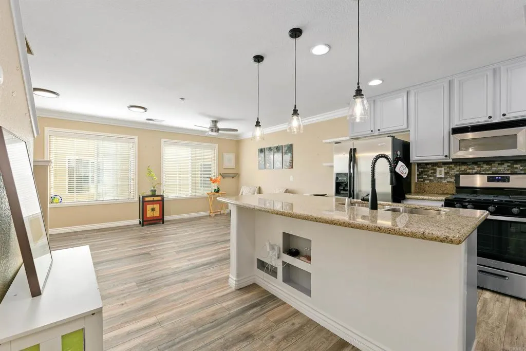 https://cdn.realtyfeed.com/cdn/127/305063427/40f8d6dafd48cbc34678735c658d83fc.webp
