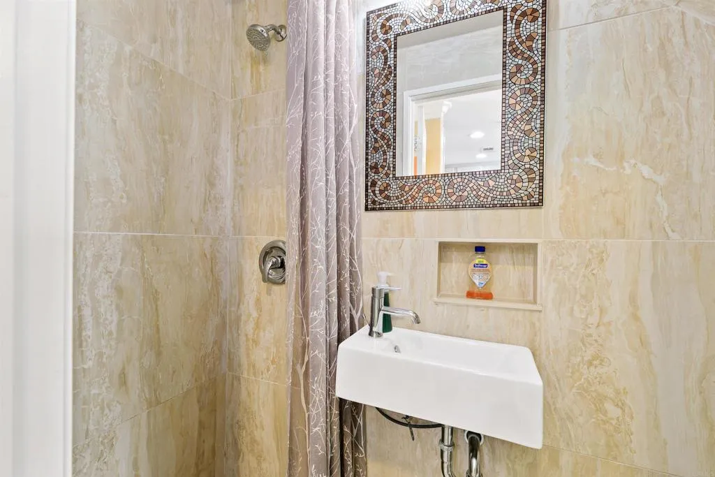 https://cdn.realtyfeed.com/cdn/127/305063427/4b193cebad535308378456a5cdc39957.webp