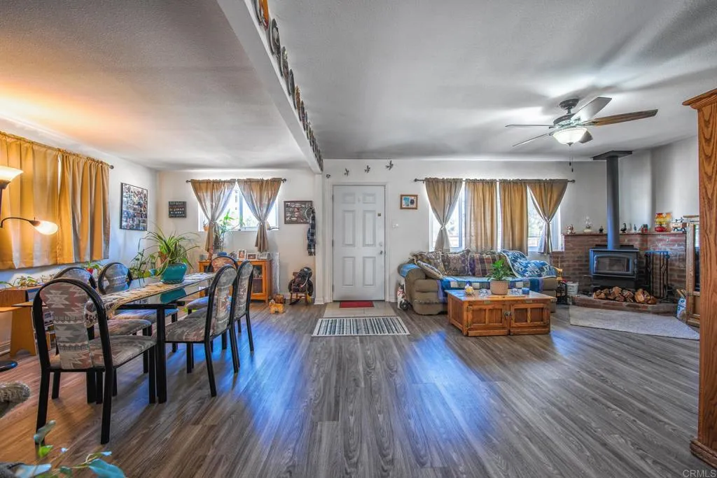 https://cdn.realtyfeed.com/cdn/127/305327523/9185193add7a800f6ec2b947e49bcd6b.webp