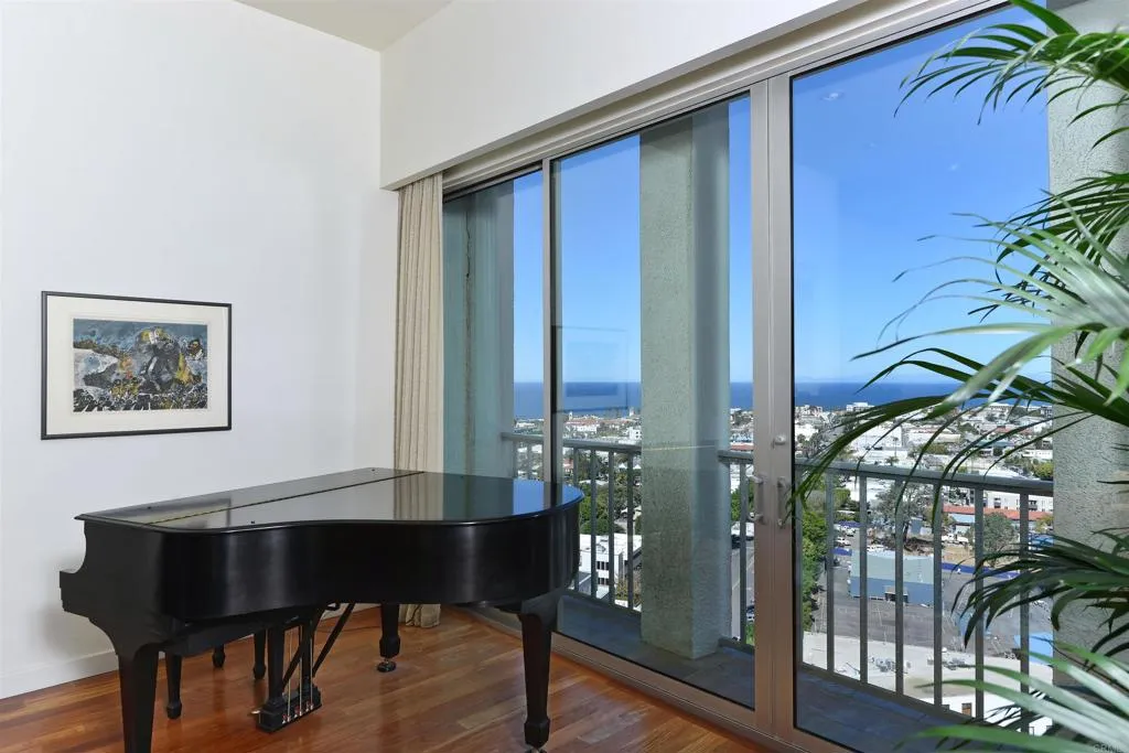 https://cdn.realtyfeed.com/cdn/127/305327688/a5830c569169af297400edd89d61d8a0.webp