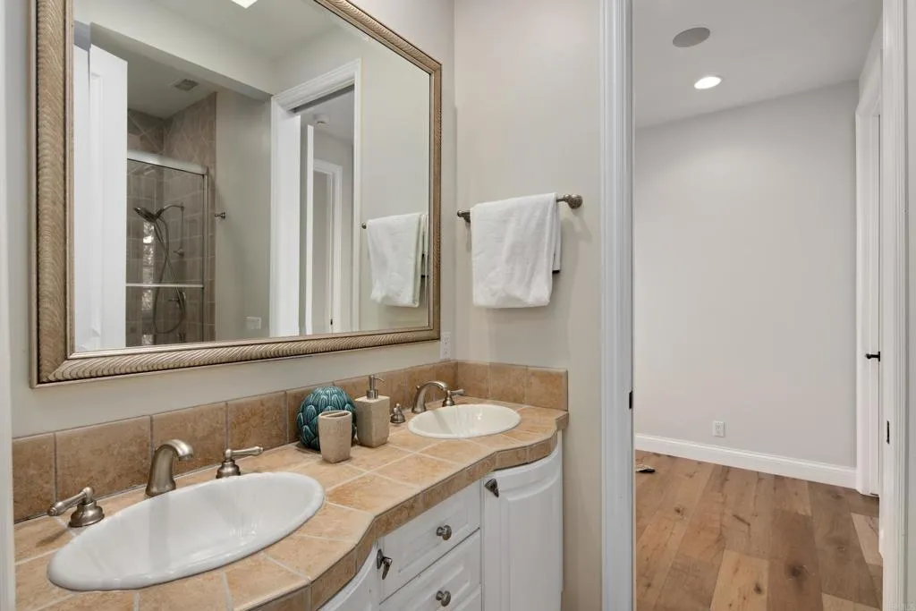 https://cdn.realtyfeed.com/cdn/127/305329971/748c6c490d953836455bfc373cac87b1.webp