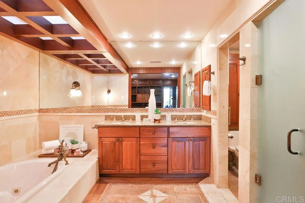 https://cdn.realtyfeed.com/cdn/127/305333579/b1b74d3edaa641a988959672b516a91e.webp