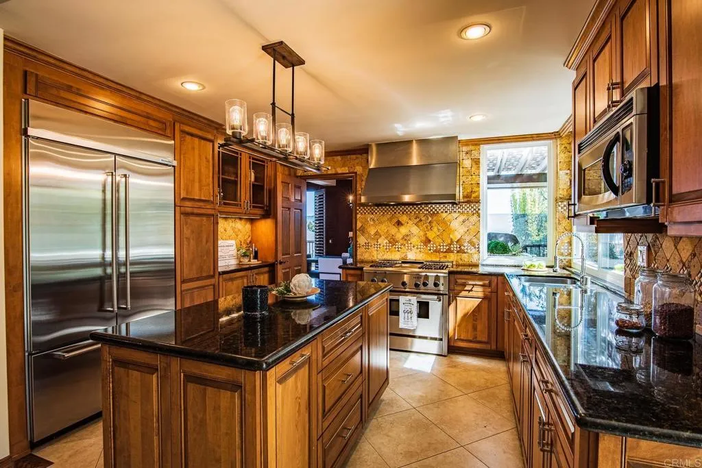https://cdn.realtyfeed.com/cdn/127/305333579/e7c0f17f479c7861ec5de5640d73eeb9.webp