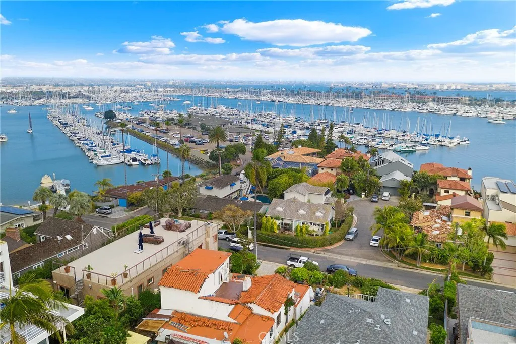 https://cdn.realtyfeed.com/cdn/127/305338688/1cb56623f2c14e324b1a937d9b727028.webp