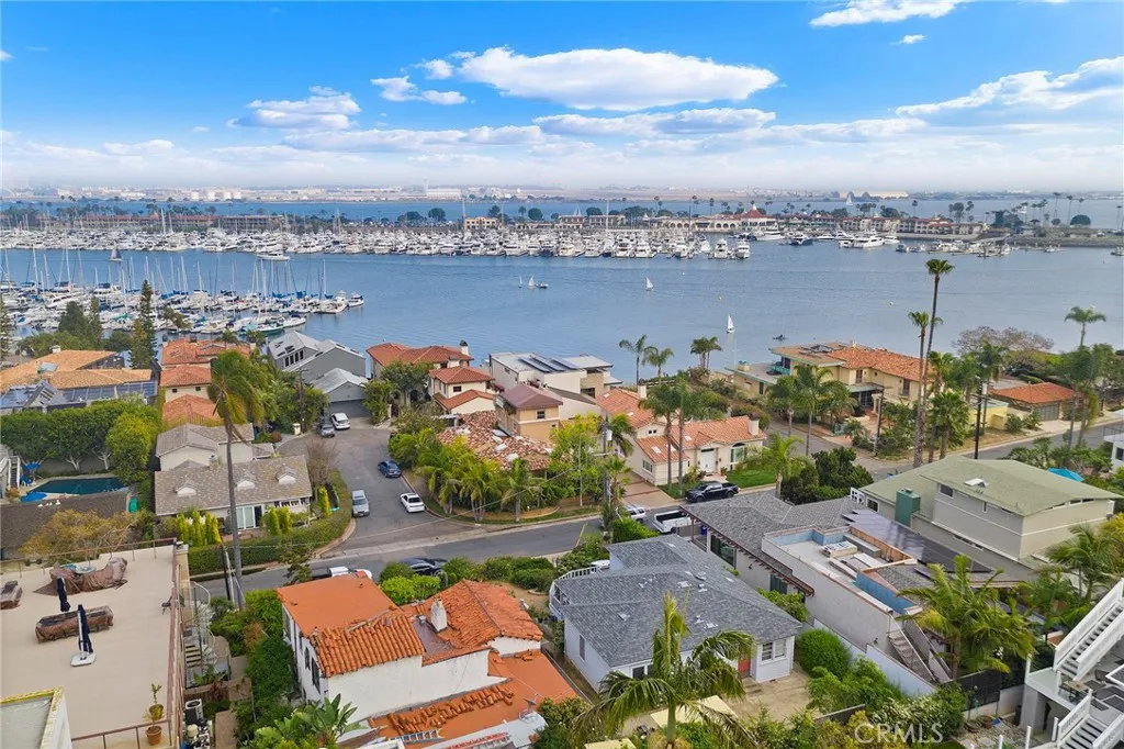 https://cdn.realtyfeed.com/cdn/127/305338688/927eb996e29dfb7d09d83780398f36c6.webp