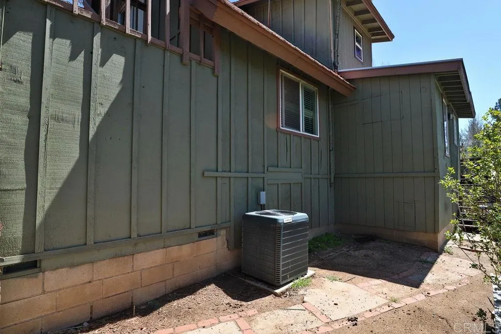 https://cdn.realtyfeed.com/cdn/127/305339760/61e7e22cc333b8136397746d21bfb585.webp