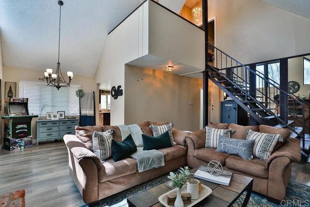 https://cdn.realtyfeed.com/cdn/127/305339760/f7c3e5cd439187f11b4832ad840aad50.webp