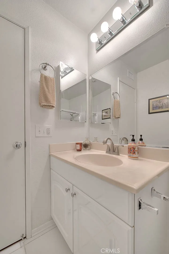 1074 Las Lomas Drive UNIT A, La Habra, CA, 90631