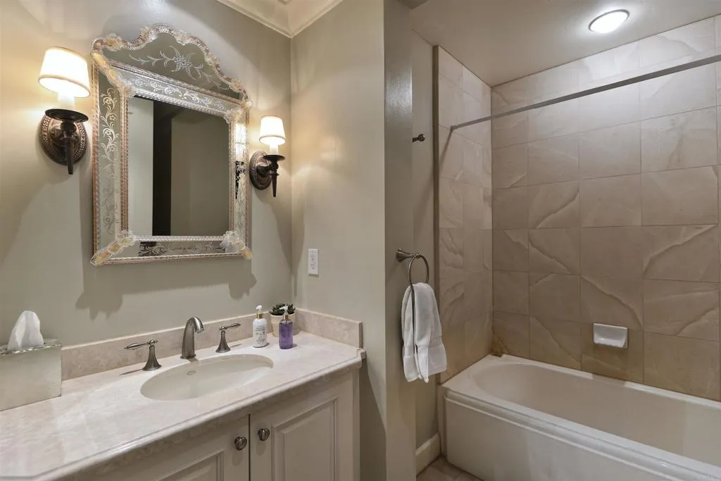 https://cdn.realtyfeed.com/cdn/127/305348316/378e8054b2b74cfba9eeaee7846f725f.webp