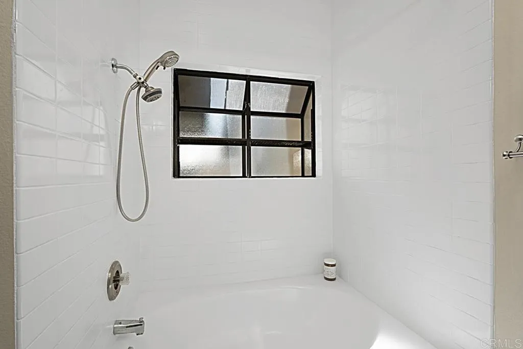 https://cdn.realtyfeed.com/cdn/127/305351644/4ea639a38a5fc097d2f430fb7ca856cb.webp