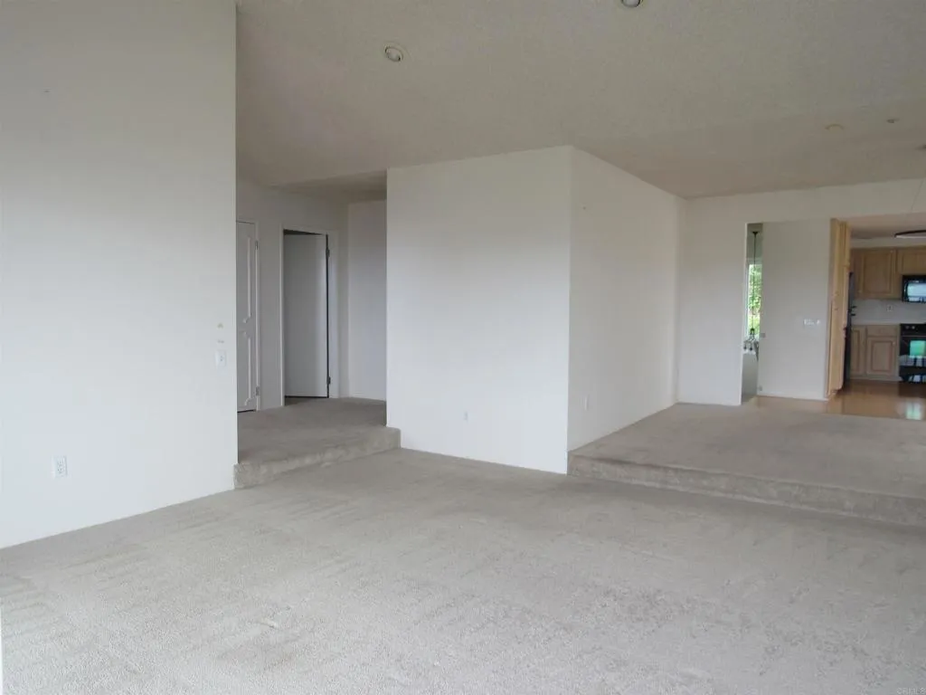 https://cdn.realtyfeed.com/cdn/127/305392251/2aba9292fd49691873b4c12838a3b776.webp