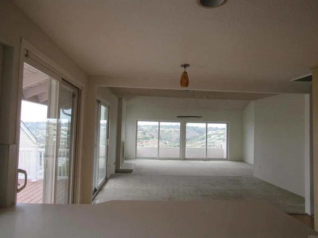 https://cdn.realtyfeed.com/cdn/127/305392251/42f83492584e664ae9968783f0fdbbc6.webp