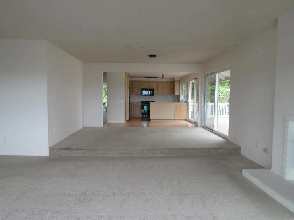 https://cdn.realtyfeed.com/cdn/127/305392251/ee24af82546b60f81d4c03a0adf2a5ed.webp