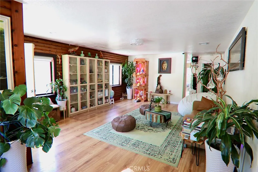 https://cdn.realtyfeed.com/cdn/127/305394612/cdd54e60903e315935025971f6a1eae8.webp