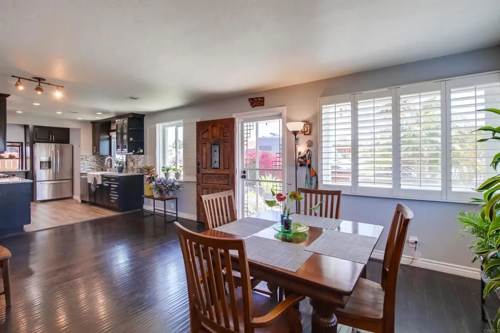 https://cdn.realtyfeed.com/cdn/127/305395761/6d6b8ec0a536026de32f3594d16e165f.webp
