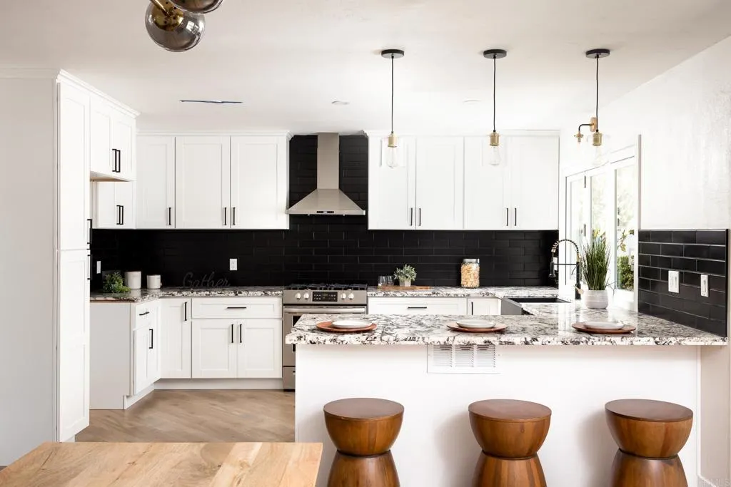 https://cdn.realtyfeed.com/cdn/127/305398164/e4fac874d1368143c4f87fd4636dad1c.webp