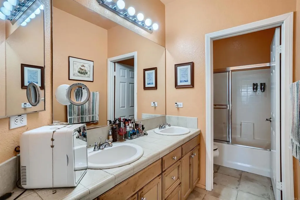 https://cdn.realtyfeed.com/cdn/127/305399153/3e959bd64a636720a5d73929a0bd7d4a.webp