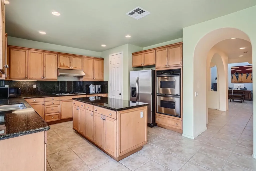 https://cdn.realtyfeed.com/cdn/127/305399153/554303af3b5db7dcb7121a38be99bd35.webp