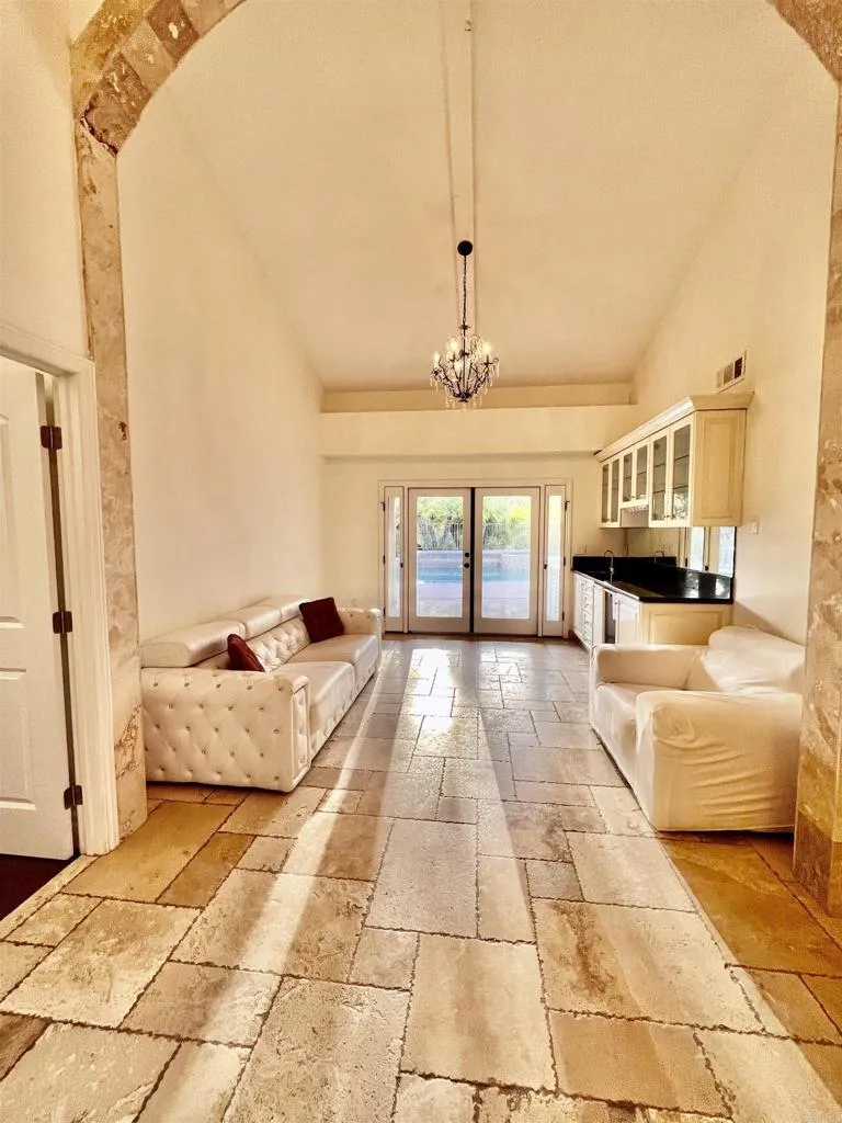 https://cdn.realtyfeed.com/cdn/127/305445699/8df77dc8c91b6784ba31af7b840bb6aa.webp
