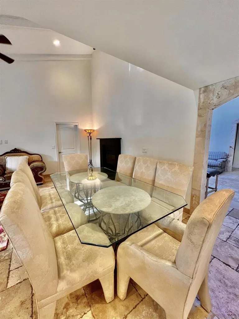 https://cdn.realtyfeed.com/cdn/127/305445699/9fe075c673868fd398b36decac297f33.webp