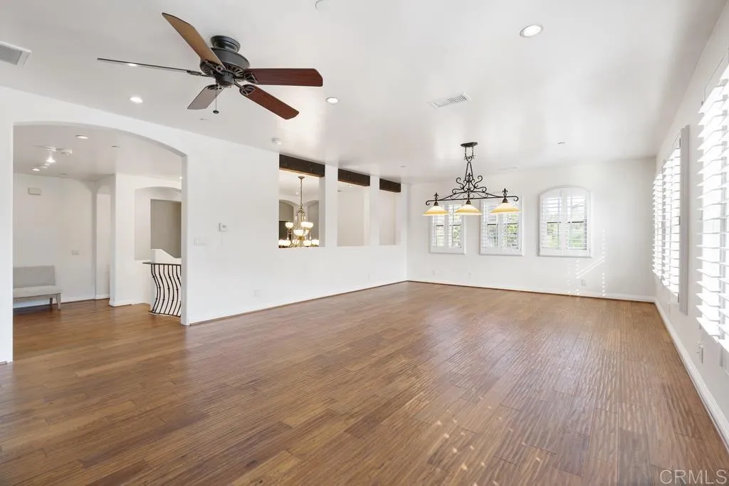 https://cdn.realtyfeed.com/cdn/127/305449649/d241bce34b3966669b2dd19c3cfad575.webp