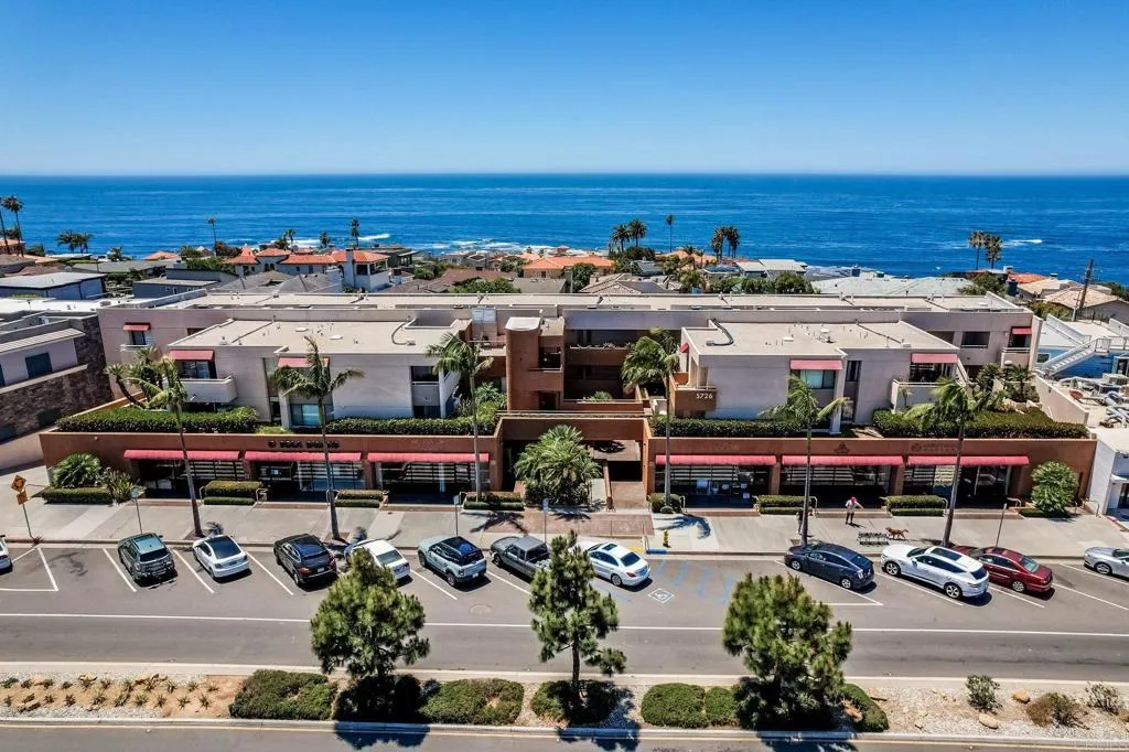 https://cdn.realtyfeed.com/cdn/127/305454492/3032b2ac1f96dd234537ad57cc9e8ab5.webp