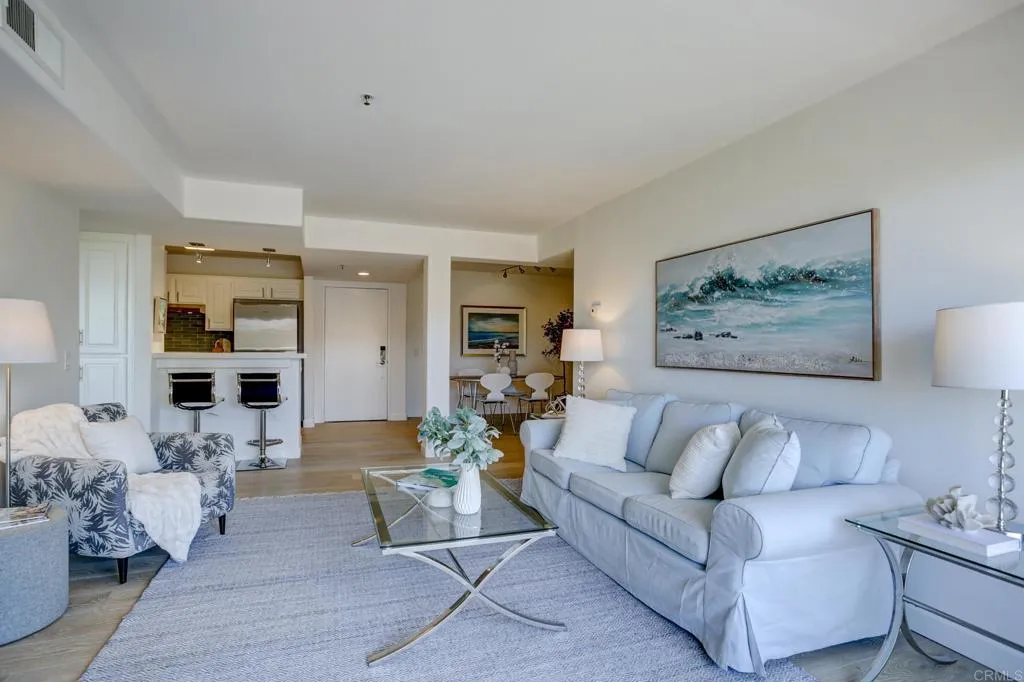 https://cdn.realtyfeed.com/cdn/127/305454492/bb4159dce88e441f38b1e614347c6a76.webp