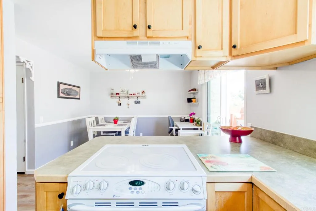 https://cdn.realtyfeed.com/cdn/127/305455106/39a16f13356880306fcee35f909bb0c8.webp