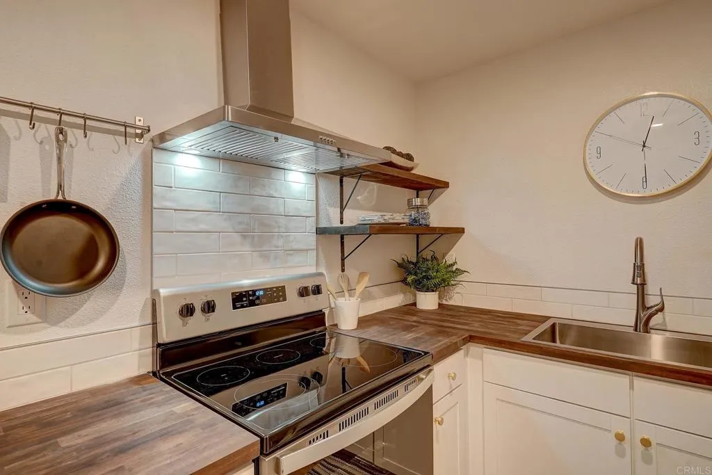 https://cdn.realtyfeed.com/cdn/127/305456529/b5325c3b307550de9655353bf86ff11d.webp