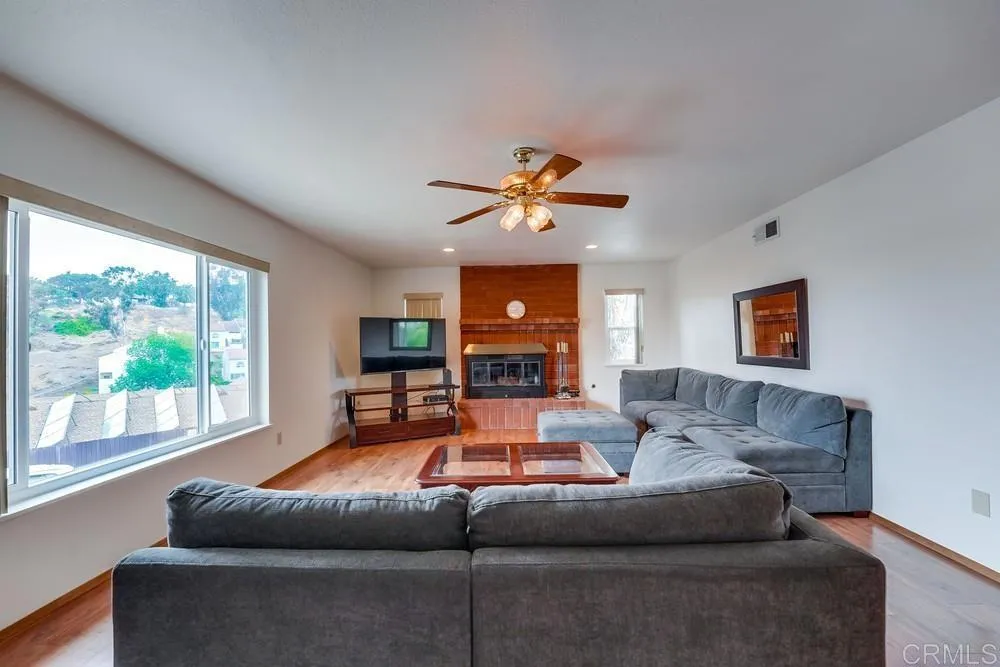 https://cdn.realtyfeed.com/cdn/127/305458814/324a87a670cffbaeb94b3b971f734190.webp