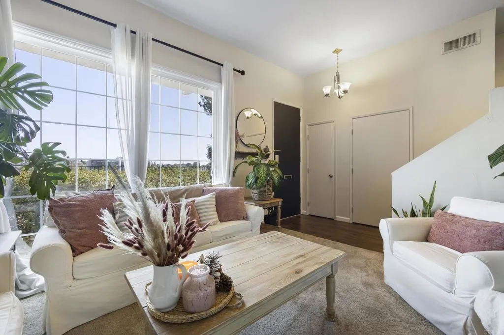 https://cdn.realtyfeed.com/cdn/127/305459909/a32a3ccb29fc1eea131787388e994f5b.webp