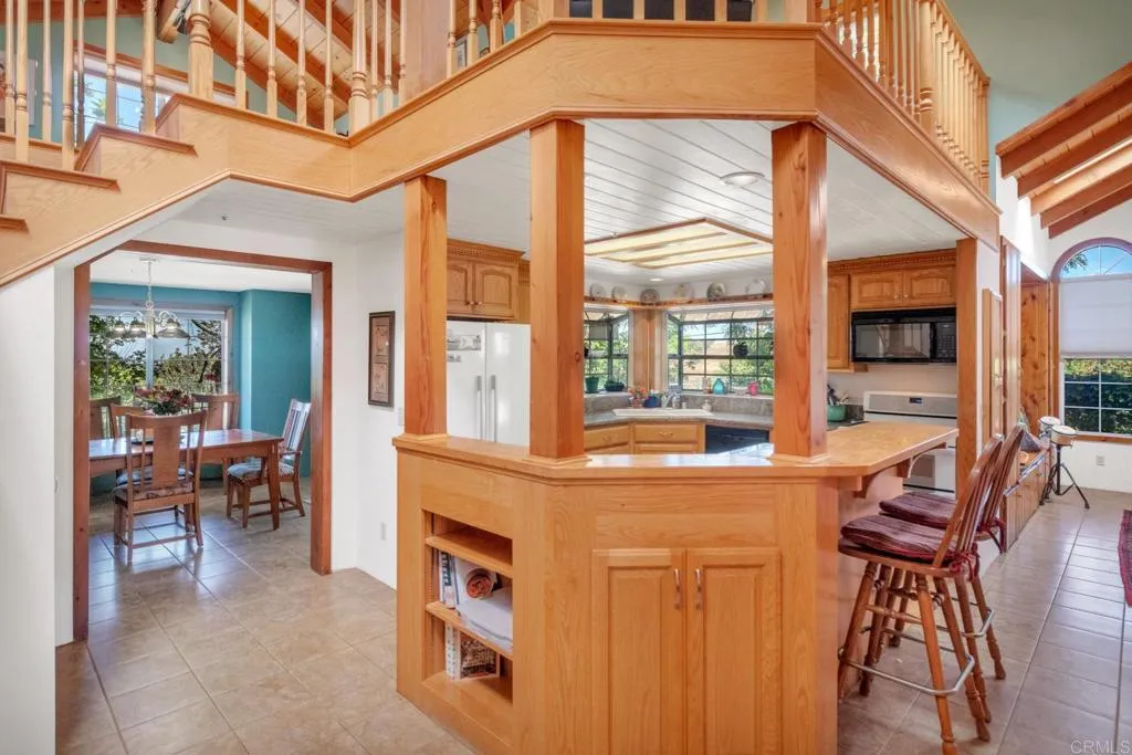 https://cdn.realtyfeed.com/cdn/127/305461142/7a39f94f5e5782630ee905bc7fa13222.webp