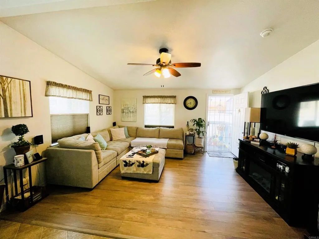 https://cdn.realtyfeed.com/cdn/127/305466186/006650ddec9cfbb5e0c22d6f1f8aaa52.webp