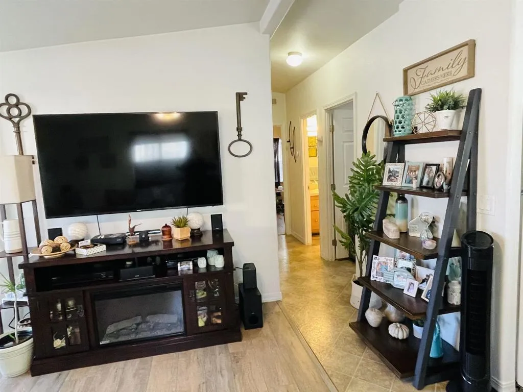 https://cdn.realtyfeed.com/cdn/127/305466186/89f80f2e59cf51843a9f9fc2dae6ef7f.webp